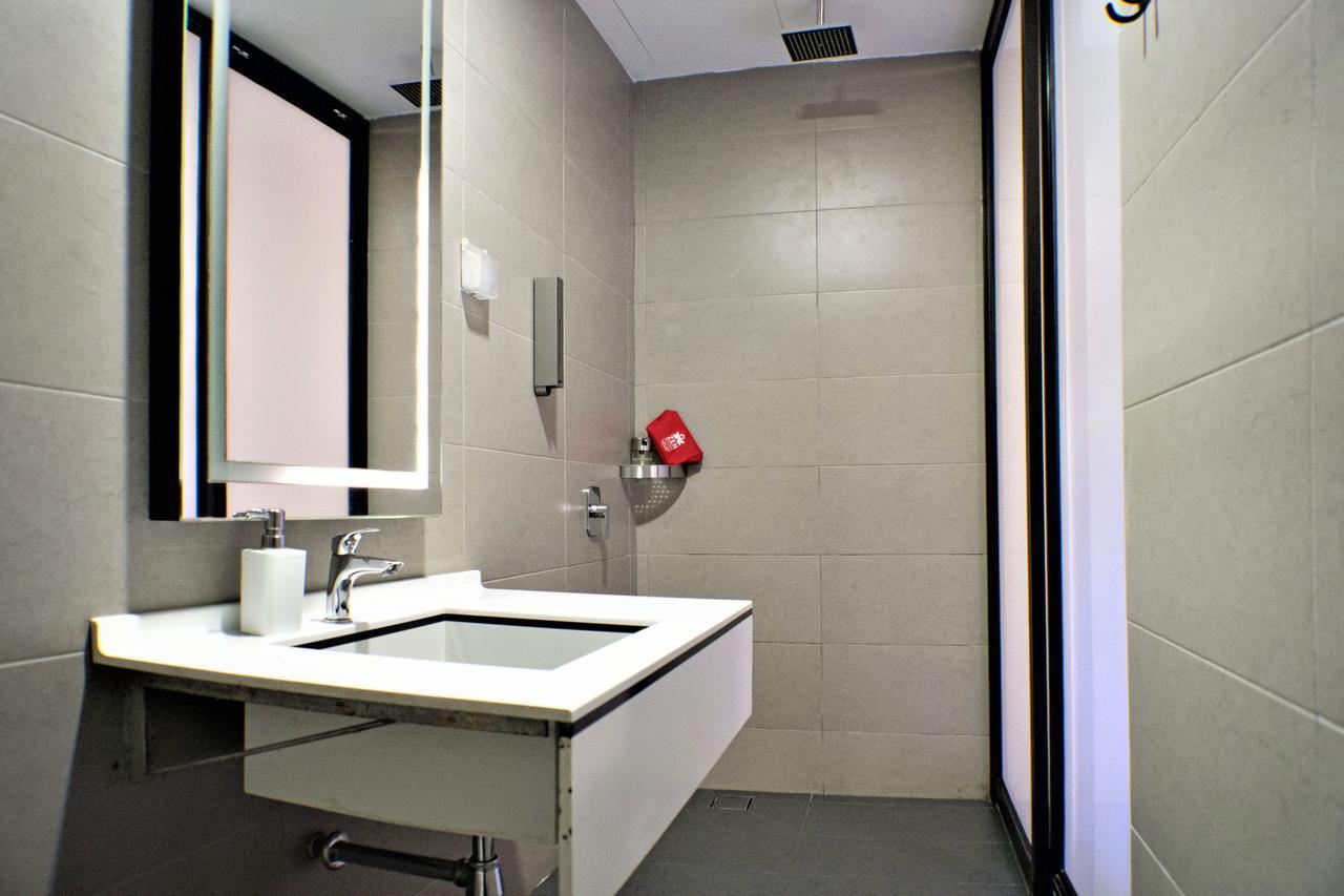 טנג'ונג בונגא Zen Rooms Eden Parade מראה חיצוני תמונה